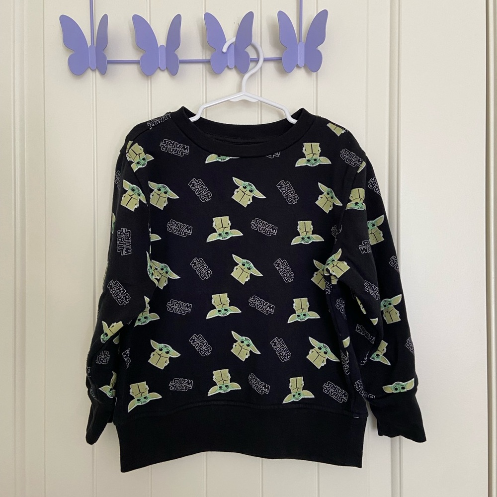 EUC | Star Wars kid’s yoda patterned black crewneck sweatshirt XS